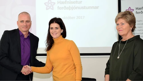 Sveinn Aðalsteinsson, Þórdís Kolbrún R. Gylfadóttir og María Guðmundsdóttir alsæl með áfangann