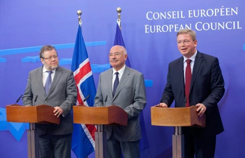 Össur Skarphéðinsson, fyrrv. utanríkisráðherra, János Martonyi, fyrrv. utanríkisráðherra Ungverjalands og fulltrúi ungversku formennsku ráðherraráðs ESB, og Stefan Füle, stækkunarstjóri ESB. Mynd tekin árið 2010 við upphaf aðildarviðræðna.