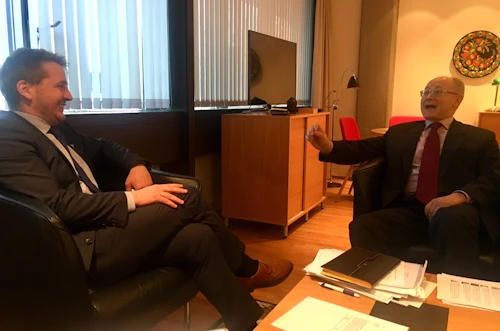 Guðlaugur Þór og Anton Vasiliev, sendiherra Rússa slá á létta strengi. 