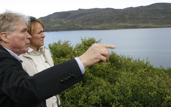 Innanríkisráðherra kynnir sér vegamál á Vestfjörðum. Innanríkisráðherra kynnir sér vegamál á Vestfjörðum.