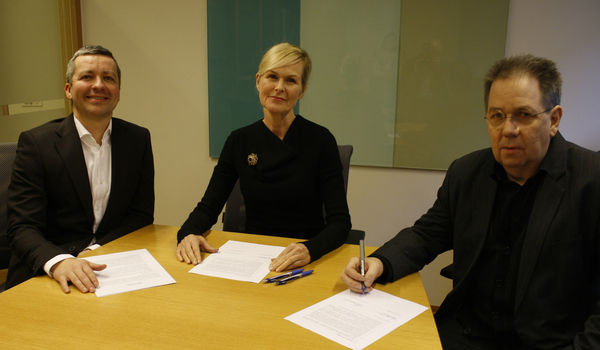 Á myndinni eru frá vinstri Kristinn Ingvarsson, Ragnhildur Hjaltadóttir og Hörður Svavarsson. Á myndinni eru frá vinstri Kristinn Ingvarsson, Ragnhildur Hjaltadóttir og Hörður Svavarsson.